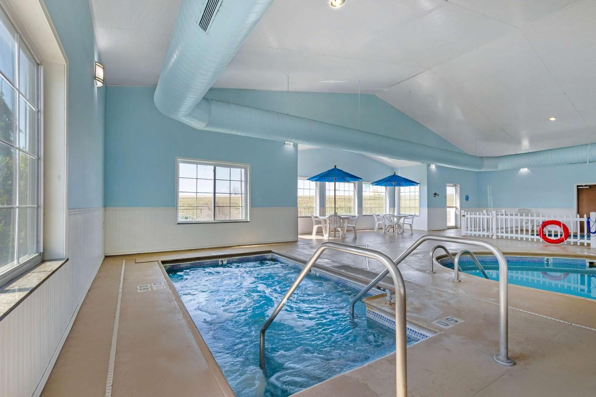 Quality Inn & Suites Fort Madison Near Hwy 61 Luaran gambar